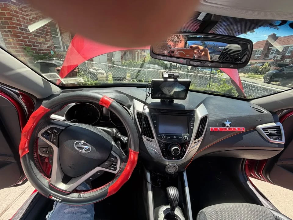 2013 Hyundai Veloster - Image 4 of 5