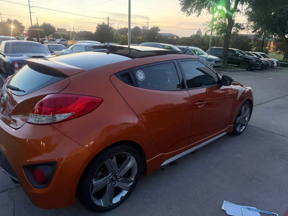 2013 Hyundai Veloster - Image 2 of 5