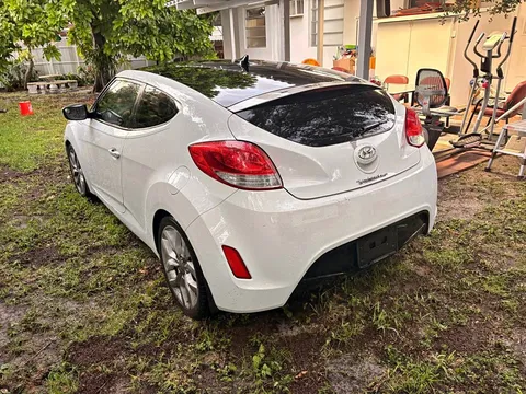 2013 Hyundai Veloster 2.0 Coupe 3D