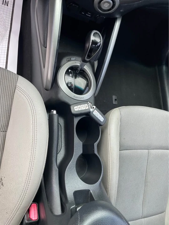 2013 Hyundai Veloster - Image 14 of 20