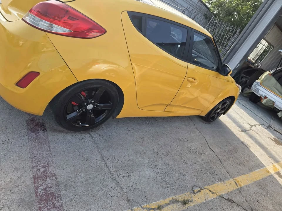 2013 Hyundai Veloster - Image 4 of 5
