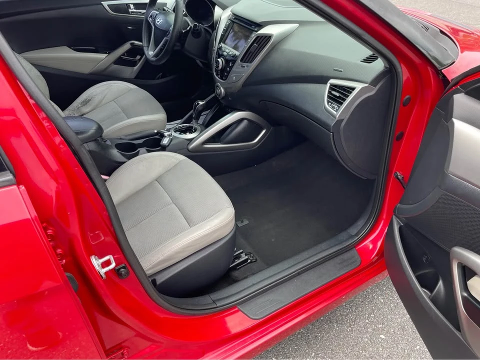 2013 Hyundai Veloster - Image 12 of 20