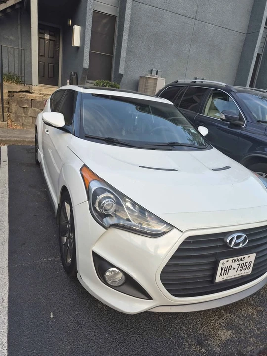 2013 Hyundai Veloster - Image 10 of 11