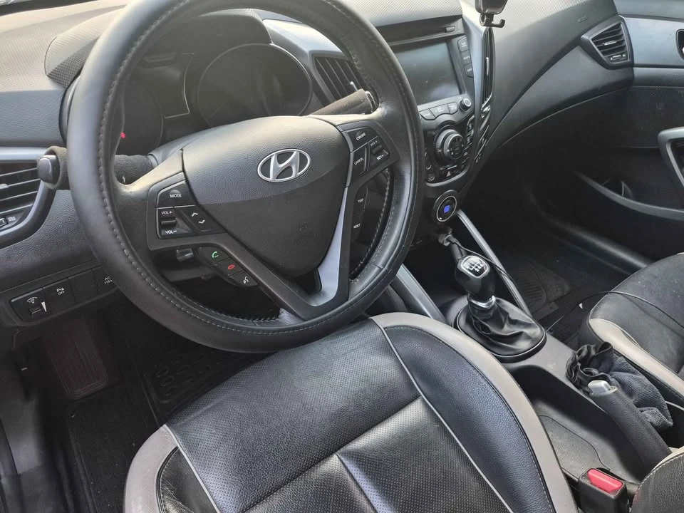 2013 Hyundai Veloster - Image 2 of 11