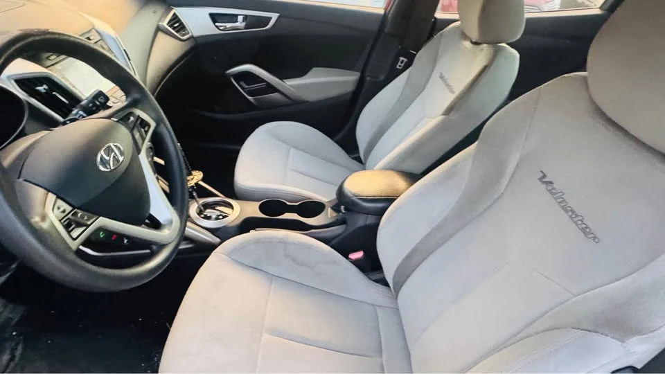 2013 Hyundai Veloster - Image 11 of 20