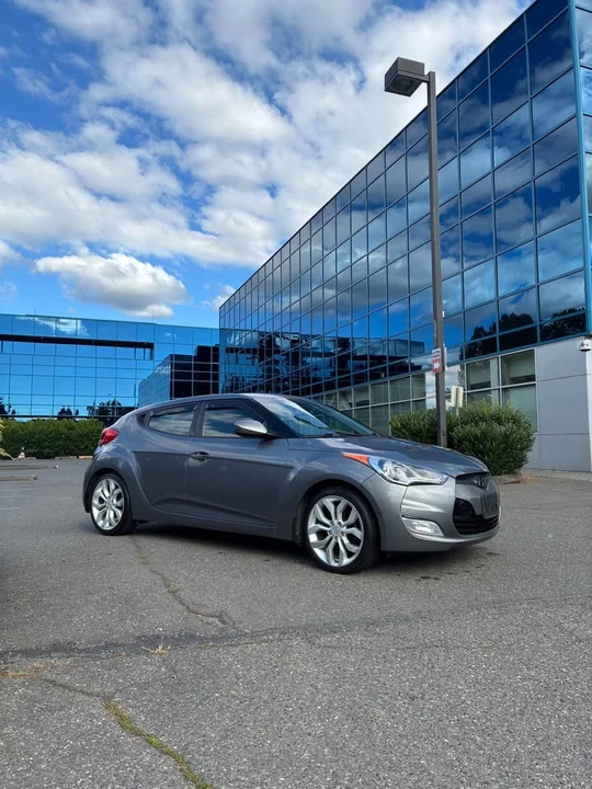 2013 Hyundai Veloster - Image 2 of 10
