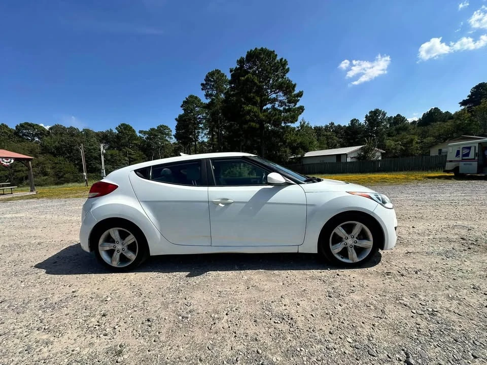 2013 Hyundai Veloster - Image 2 of 11