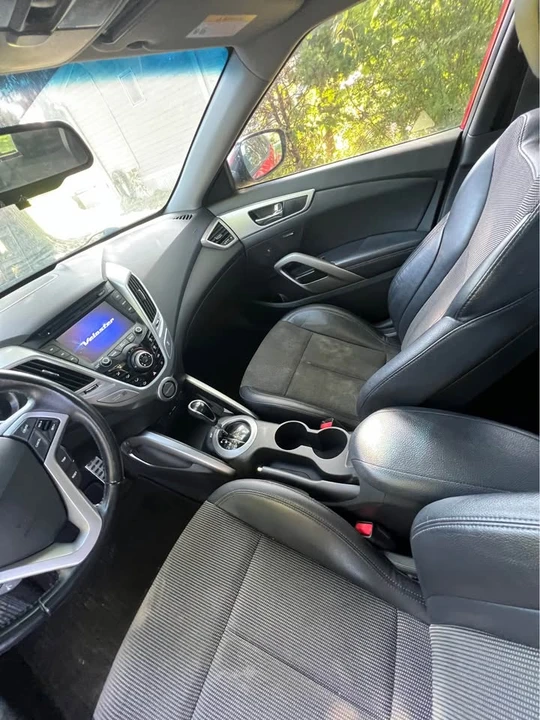 2013 Hyundai Veloster - Image 2 of 8