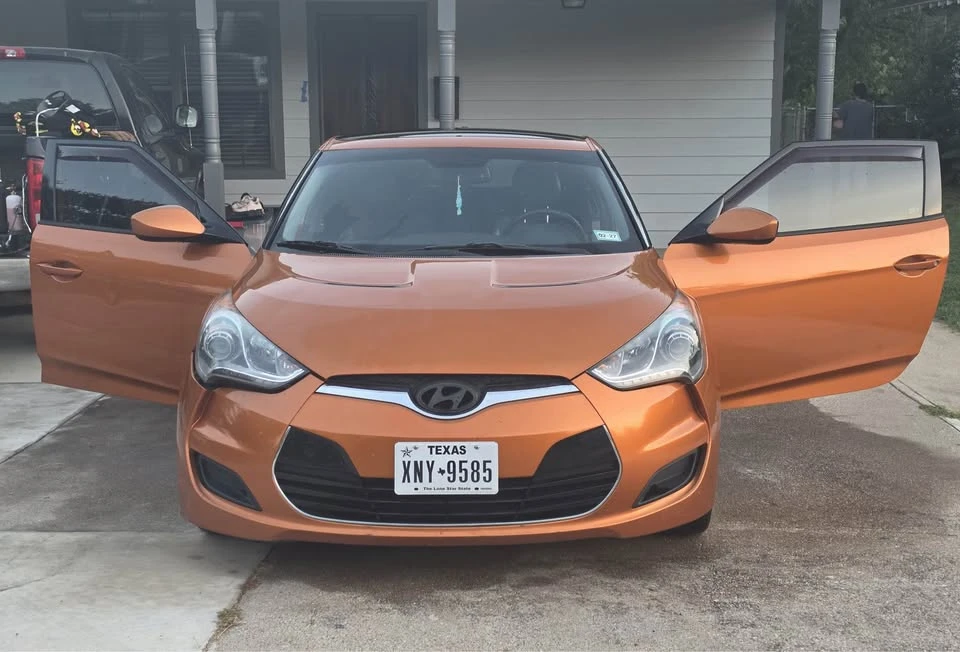 2013 Hyundai Veloster - Image 2 of 13