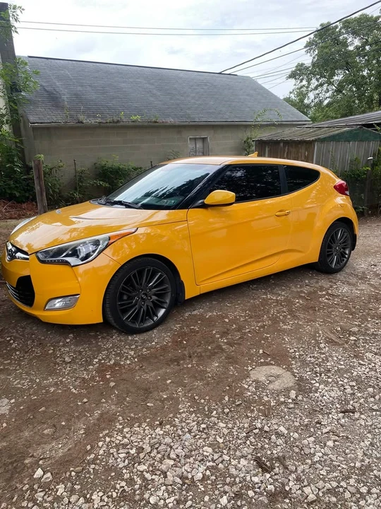 2013 Hyundai Veloster - Image 2 of 20