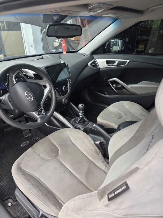 2013 Hyundai Veloster - Image 4 of 9