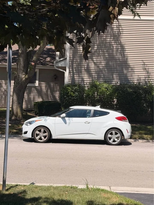 2013 Hyundai Veloster - Image 2 of 3