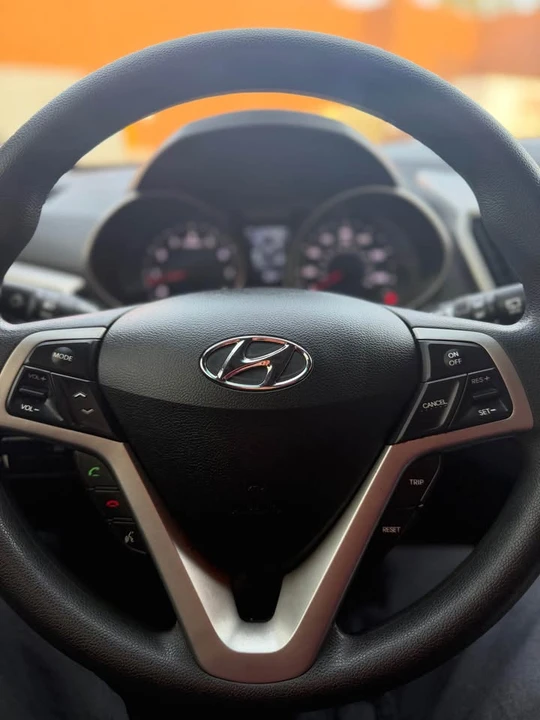 2013 Hyundai Veloster - Image 6 of 10
