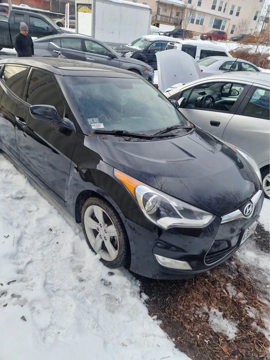 2013 Hyundai Veloster - Image 2 of 3