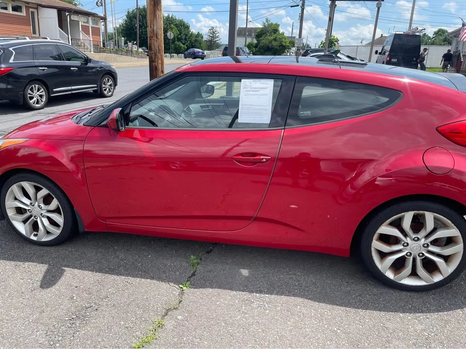 2013 Hyundai Veloster - Image 2 of 5