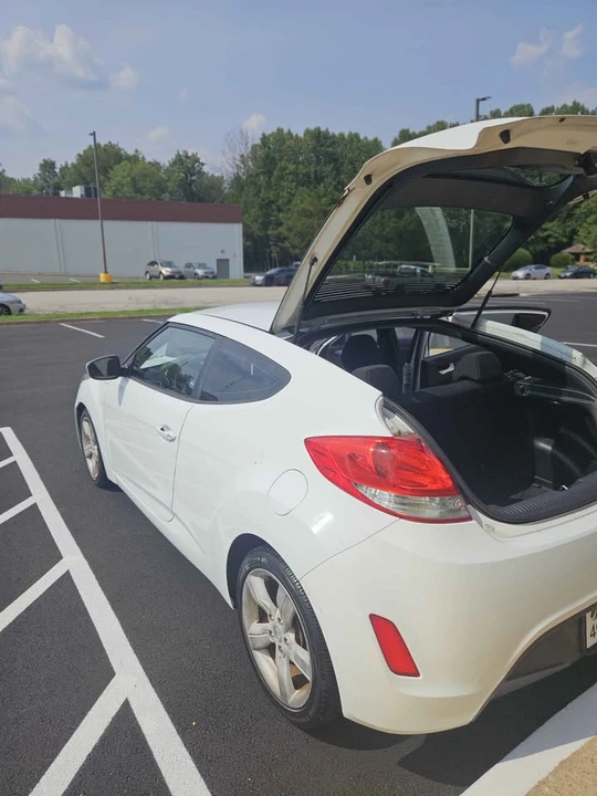 2013 Hyundai Veloster - Image 8 of 17