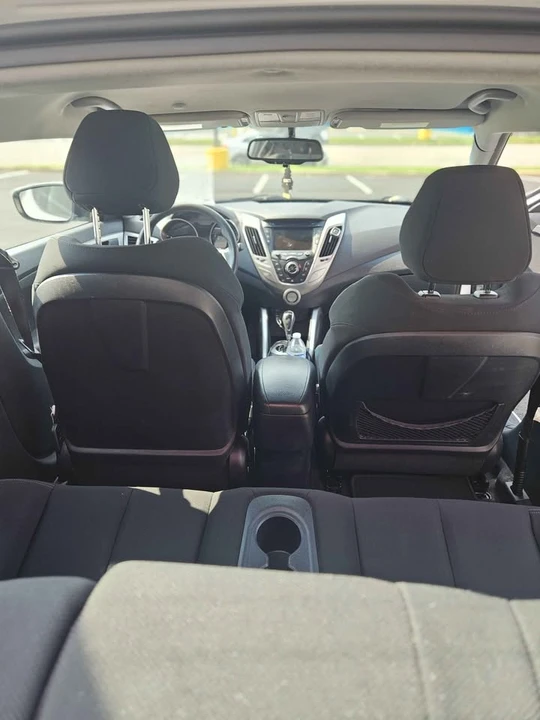 2013 Hyundai Veloster - Image 9 of 17