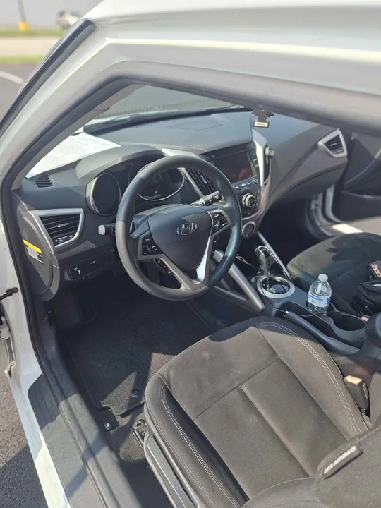 2013 Hyundai Veloster - Image 13 of 17
