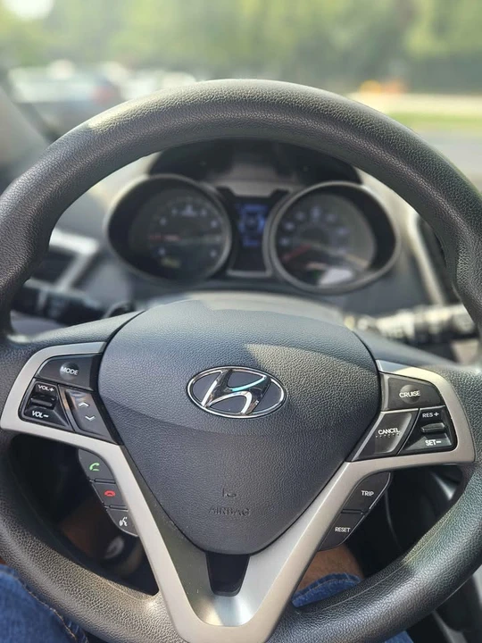 2013 Hyundai Veloster - Image 5 of 17