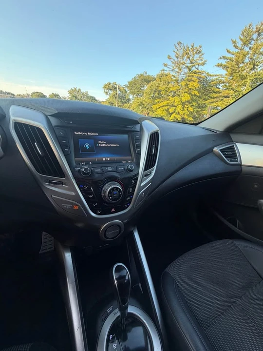 2013 Hyundai Veloster - Image 15 of 17