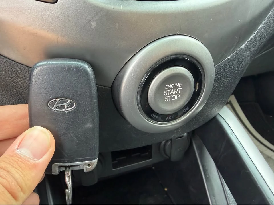 2013 Hyundai Veloster - Image 18 of 20