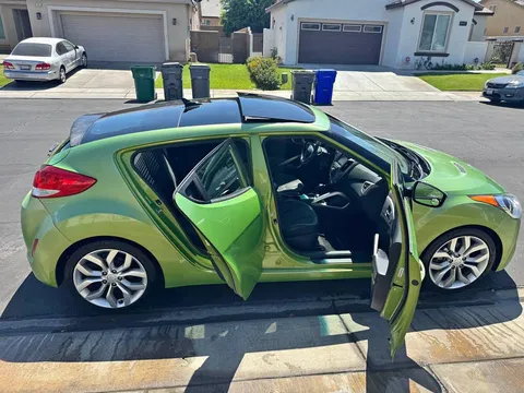2013 Hyundai Veloster 2.0 Premium Coupe 3D