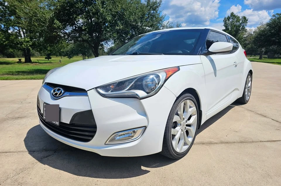 2013 Hyundai Veloster - Image 2 of 20