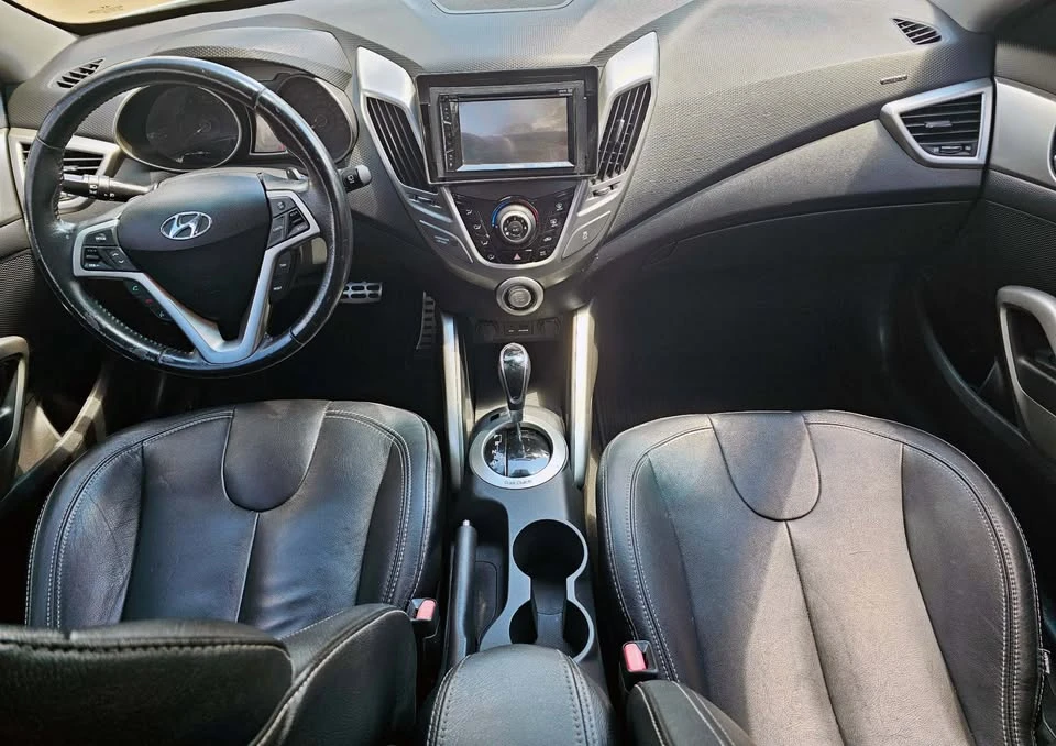 2013 Hyundai Veloster - Image 10 of 20