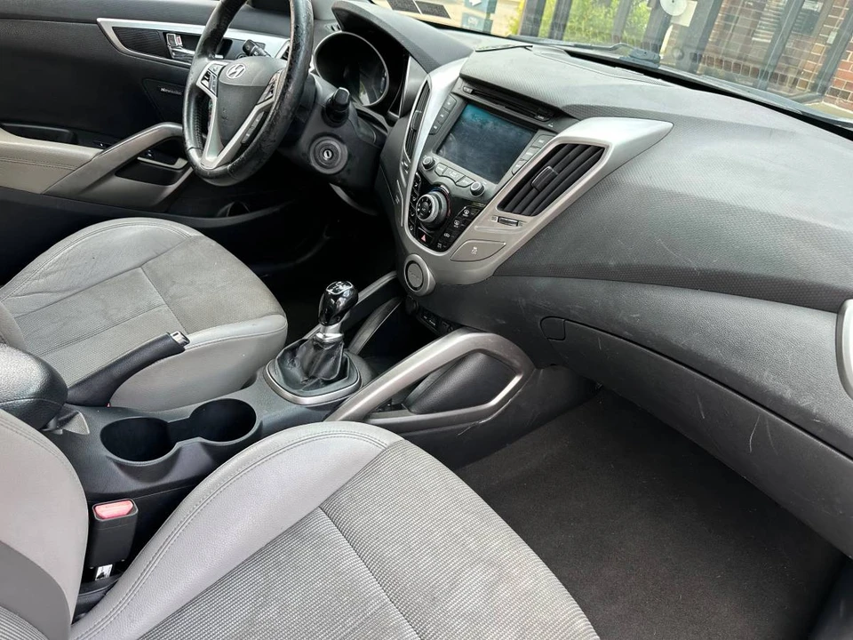 2013 Hyundai Veloster - Image 11 of 20