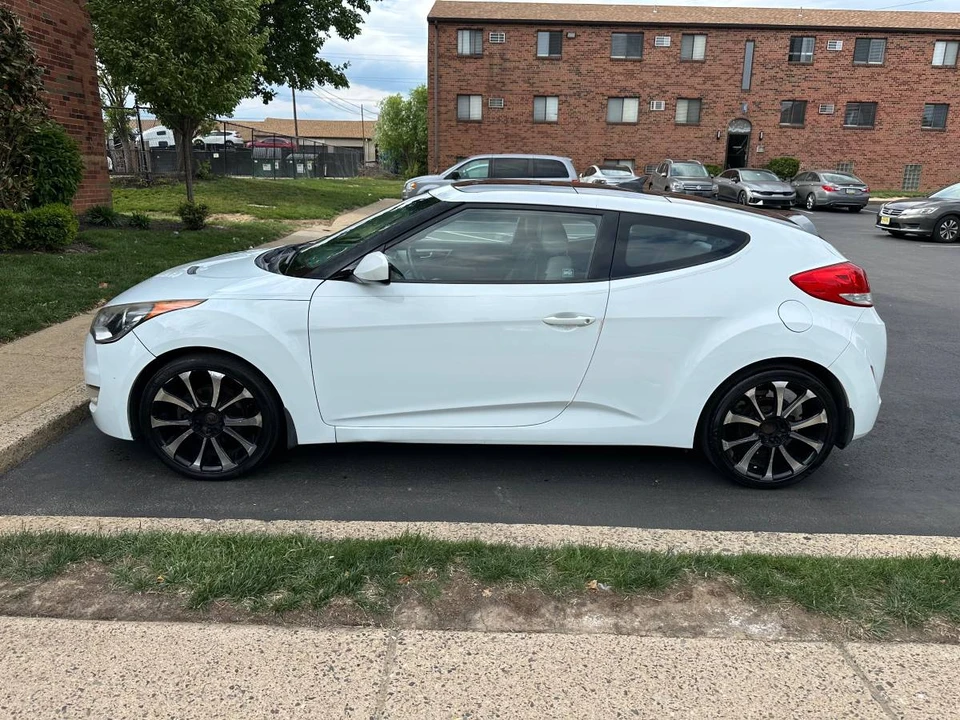 2013 Hyundai Veloster - Image 4 of 20