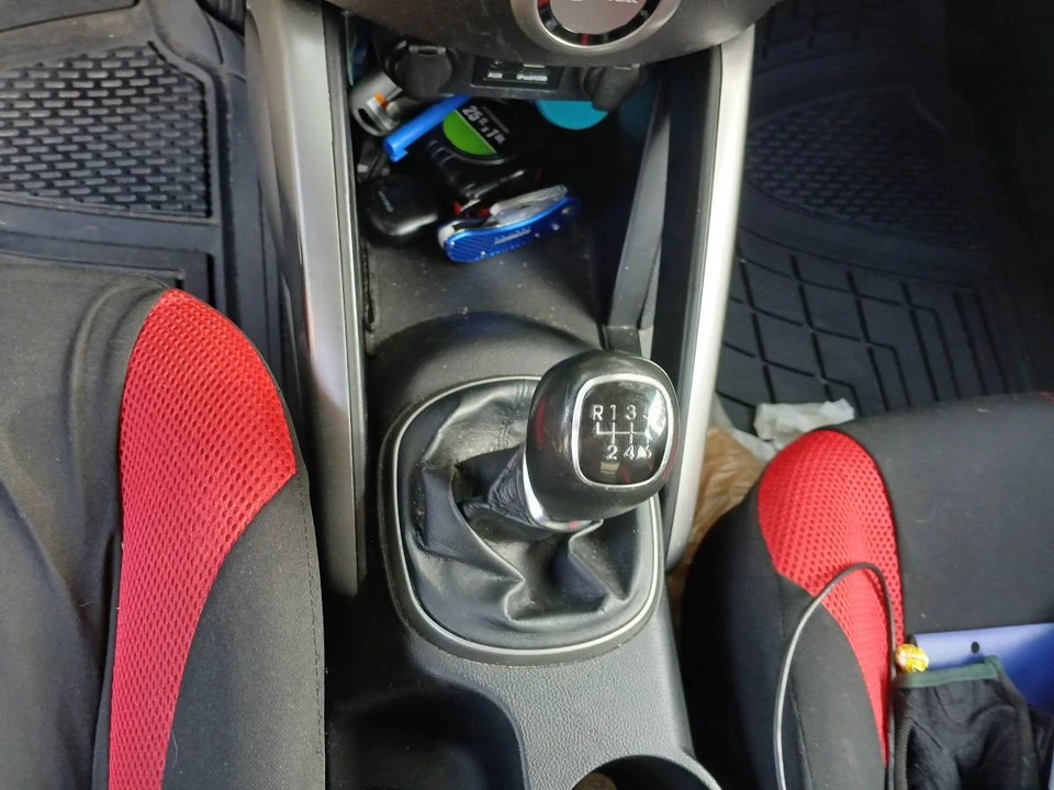 2013 Hyundai Veloster - Image 16 of 24