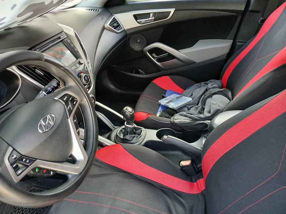 2013 Hyundai Veloster - Image 10 of 24