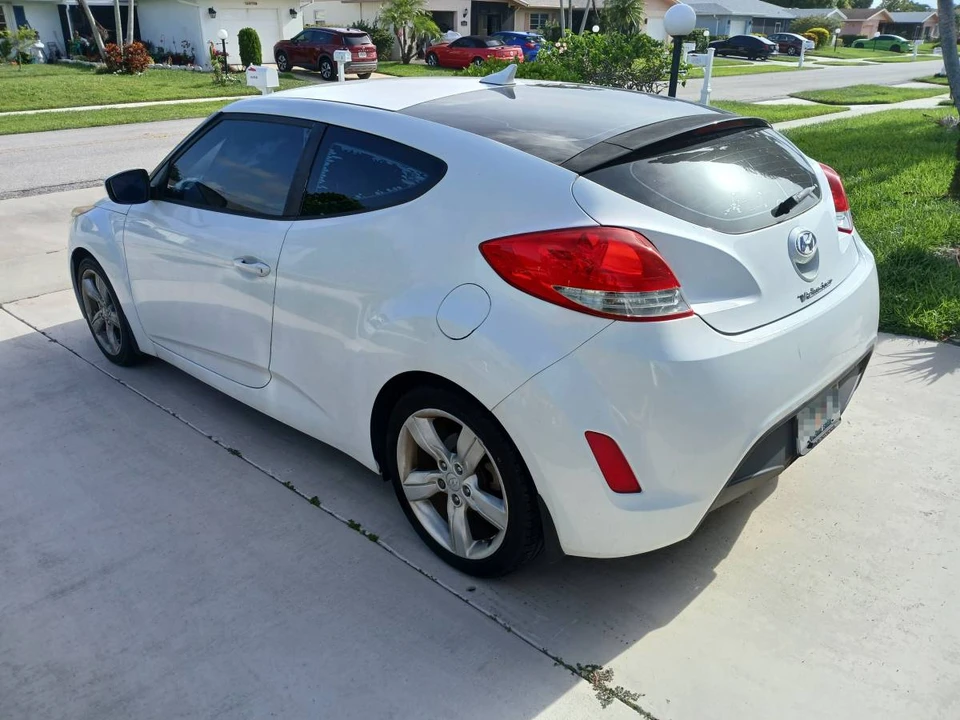 2013 Hyundai Veloster - Image 4 of 24