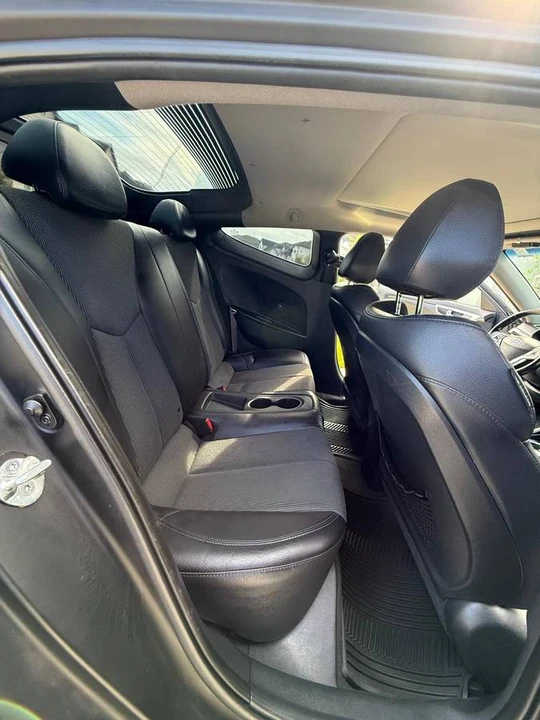 2013 Hyundai Veloster - Image 12 of 17