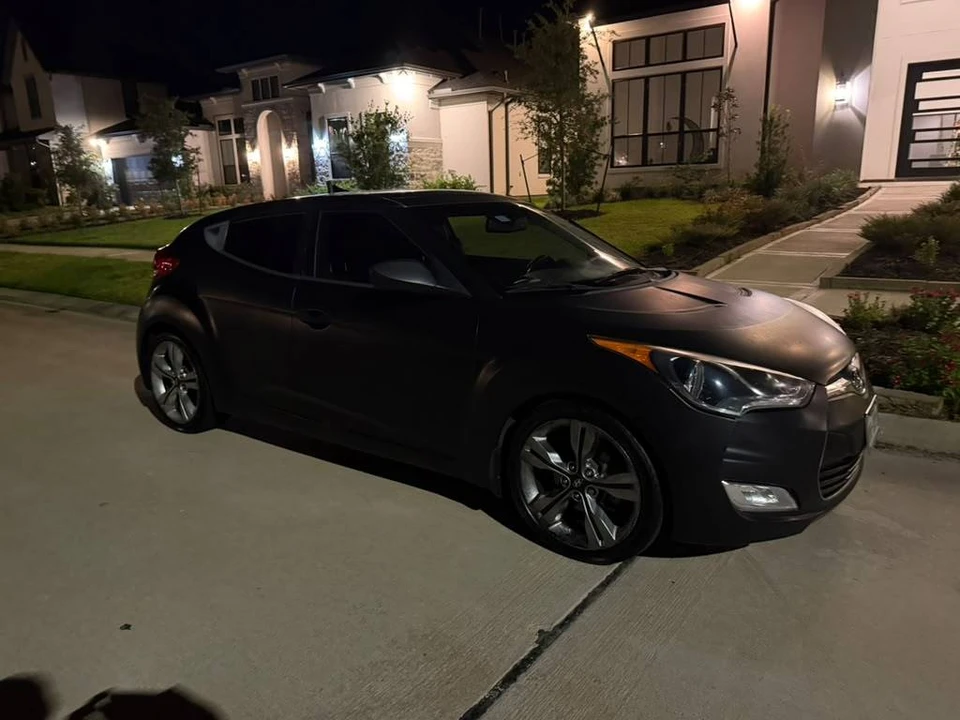 2013 Hyundai Veloster - Image 2 of 17