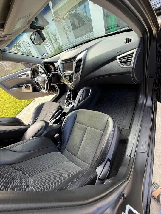 2013 Hyundai Veloster - Image 10 of 17