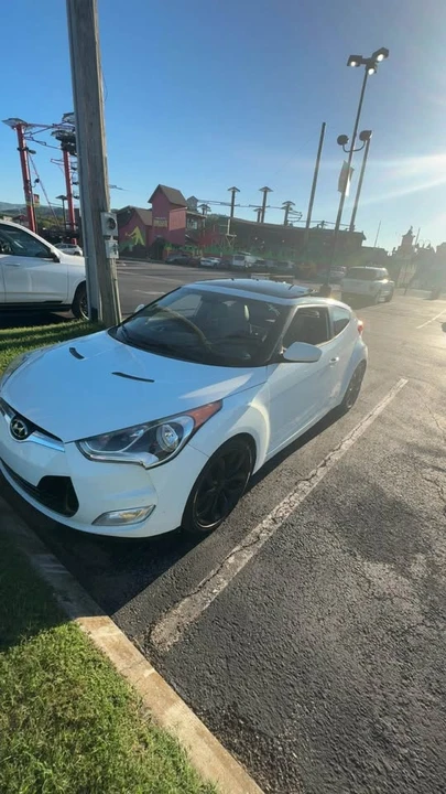 2013 Hyundai Veloster - Image 4 of 4