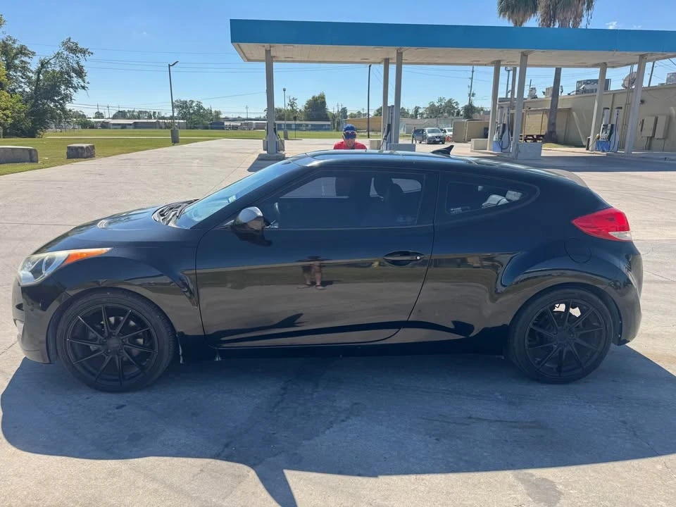 2013 Hyundai Veloster - Image 2 of 10