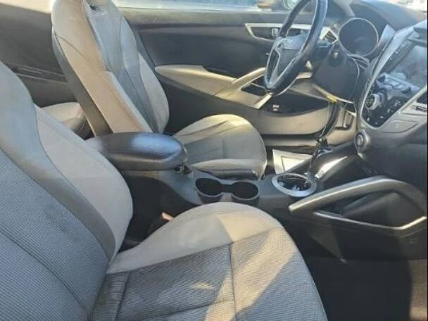 2013 Hyundai Veloster - Image 10 of 11