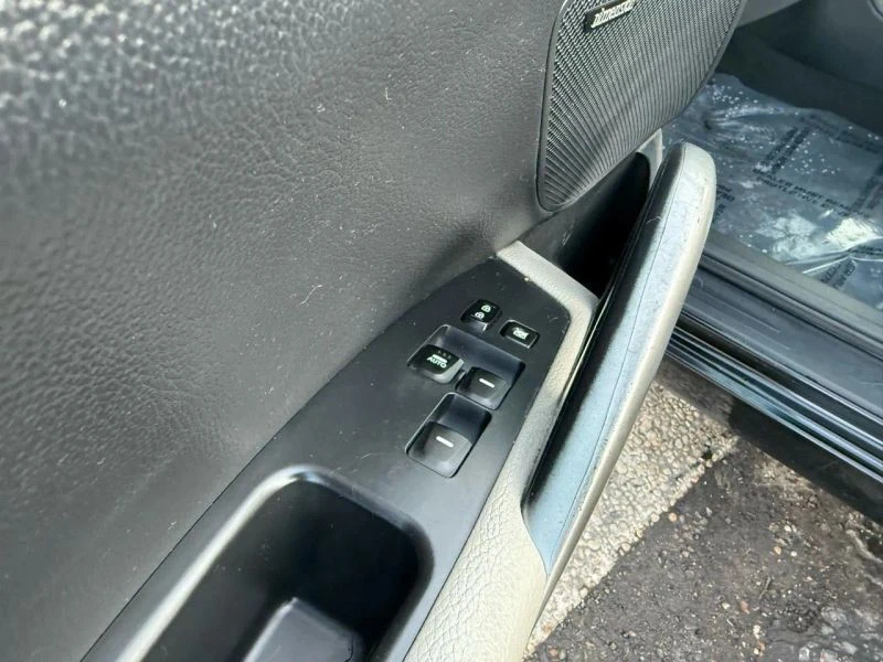 2013 Hyundai Veloster - Image 10 of 12