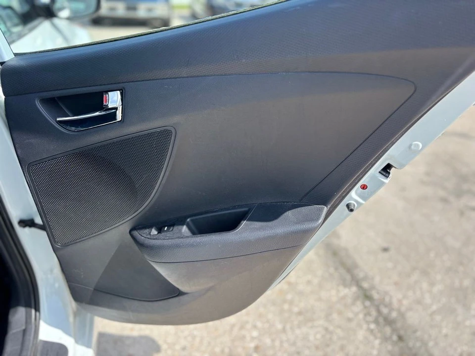 2013 Hyundai Veloster - Image 15 of 21