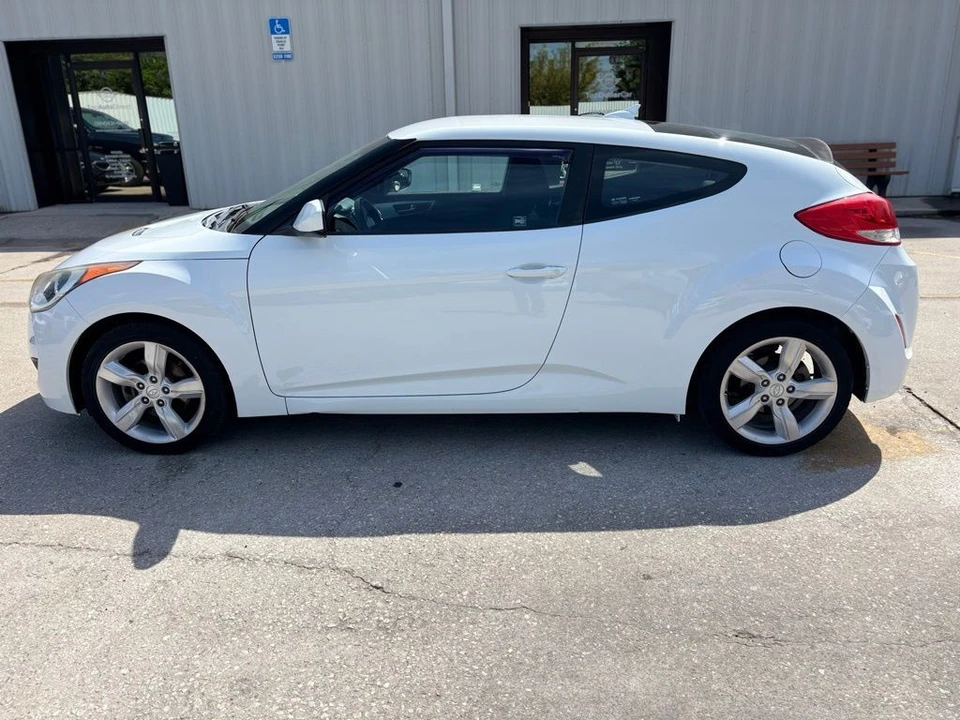 2013 Hyundai Veloster - Image 2 of 21