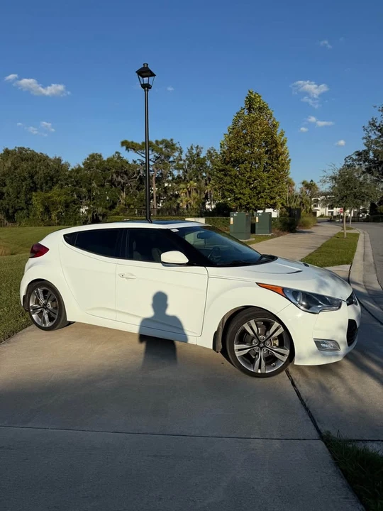 2013 Hyundai Veloster - Image 2 of 13