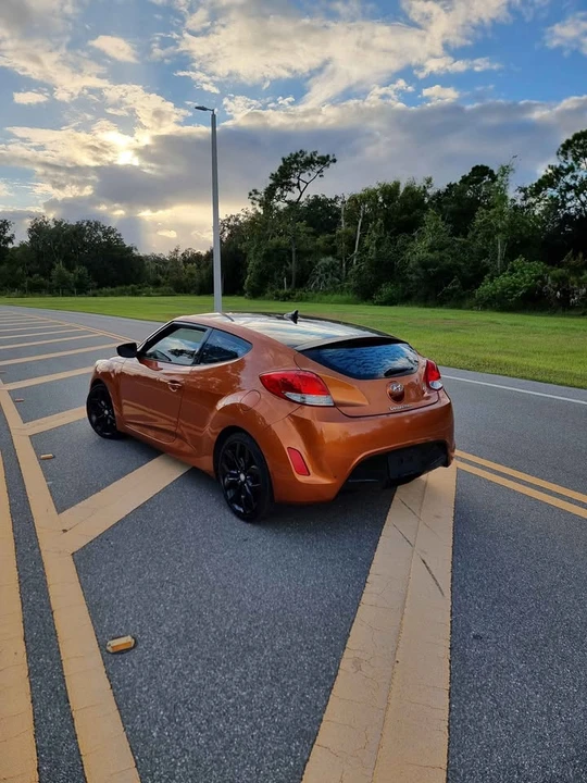 2013 Hyundai Veloster - Image 5 of 15