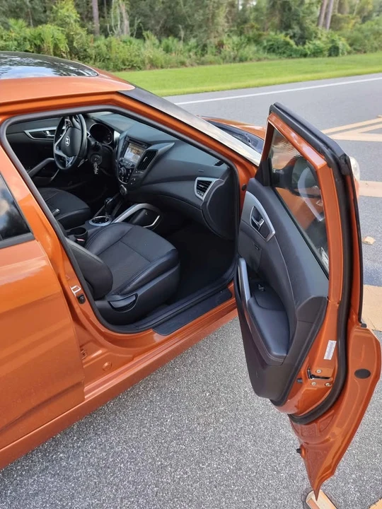 2013 Hyundai Veloster - Image 10 of 15