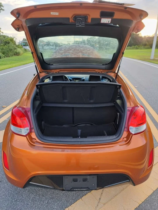 2013 Hyundai Veloster - Image 13 of 15