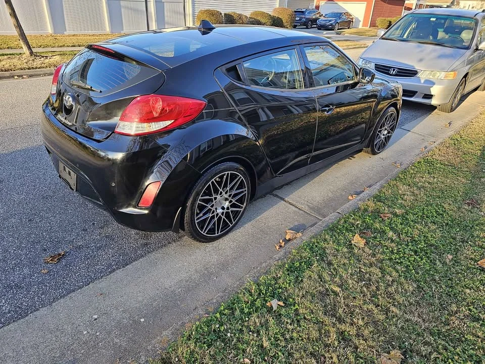 2013 Hyundai Veloster - Image 2 of 4