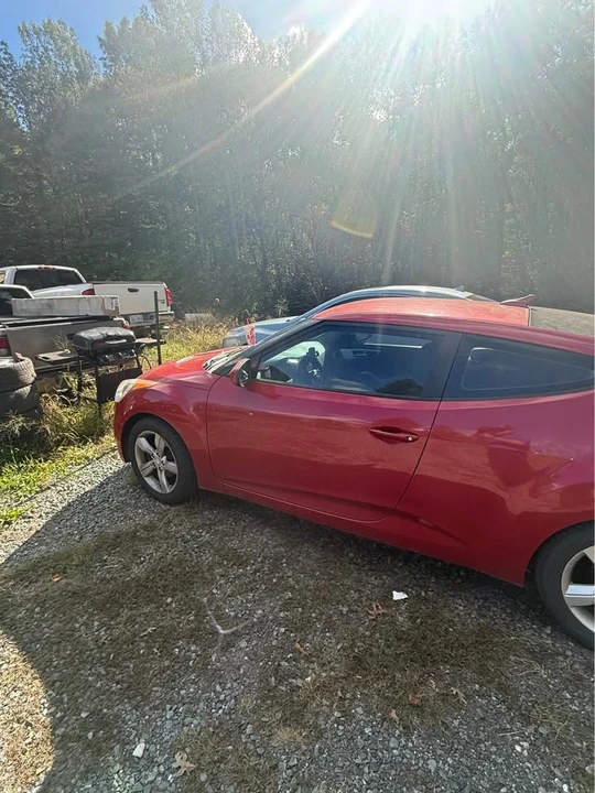 2013 Hyundai Veloster - Image 2 of 11