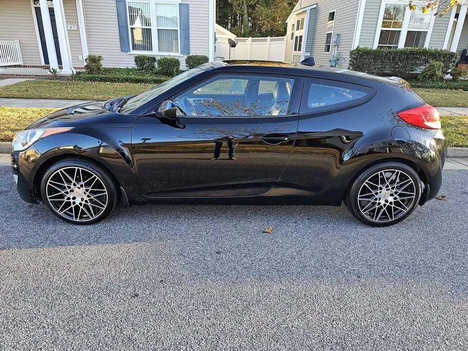 2013 Hyundai Veloster - Image 3 of 4