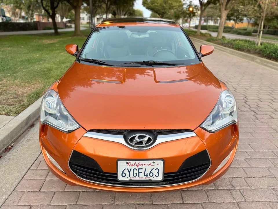 2013 Hyundai Veloster - Image 2 of 17